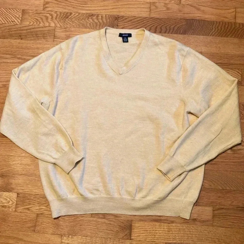 Alfani 100% Merino Wool V-Neck Yellow Wheat Colored Mens Sweater in Size XL.
